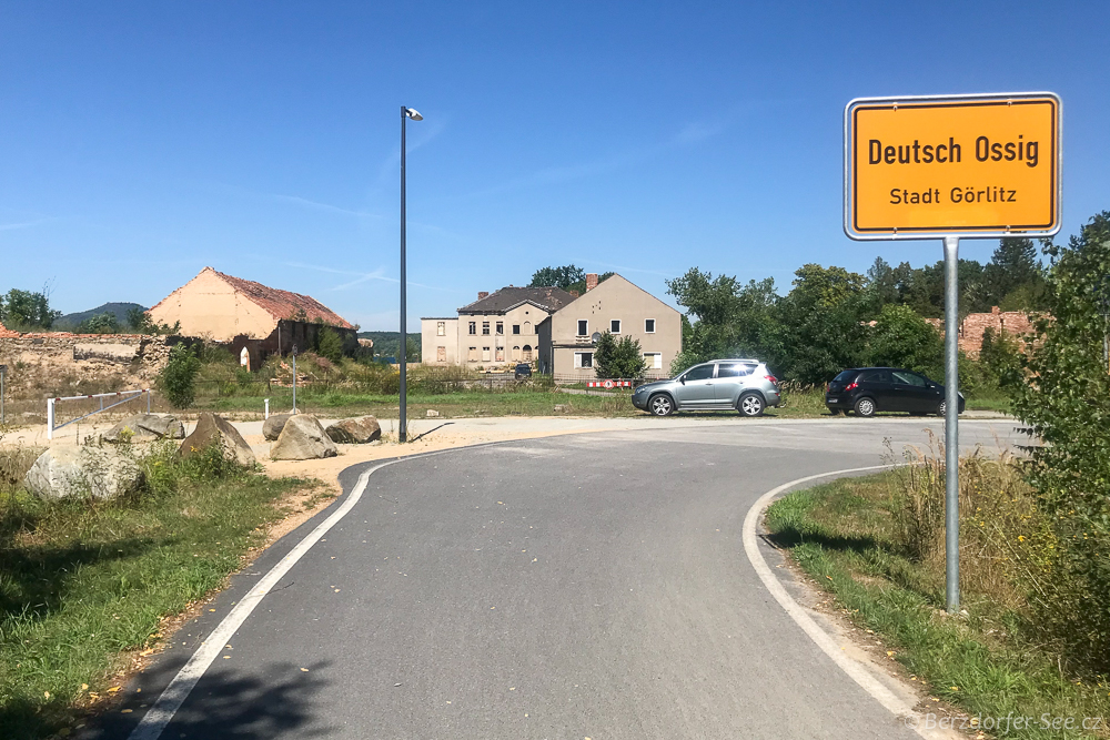Z obce Deutsch Ossig po těžbě uhlí zůstalo jen pár domů.