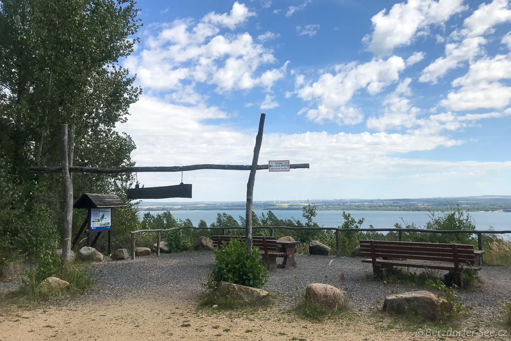 Vyhlídka na severozápadní straně Berzdorfského jezera.