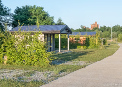 Kabiny z widokiem na dawny budynek górniczy, Berzdorfer See.