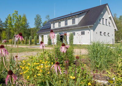Centralny budynek kempingu Berzdorfer See przy plaży Blaue Lagune.